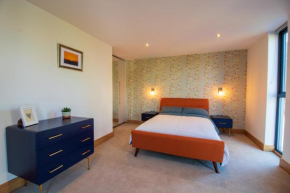 Eastleigh View- Spectacular View, Garden & Parking